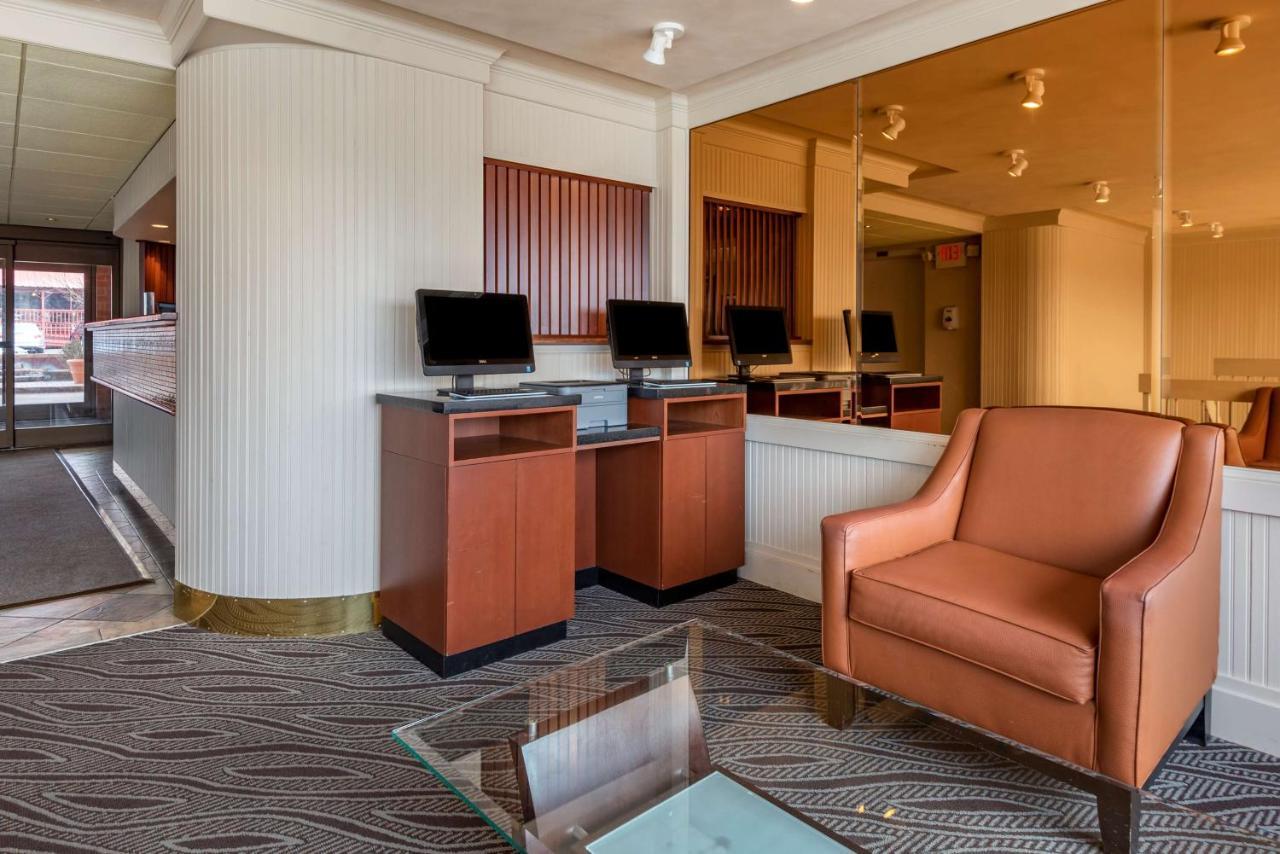 Best Western Plus Oswego Hotel And Conference Center Buitenkant foto