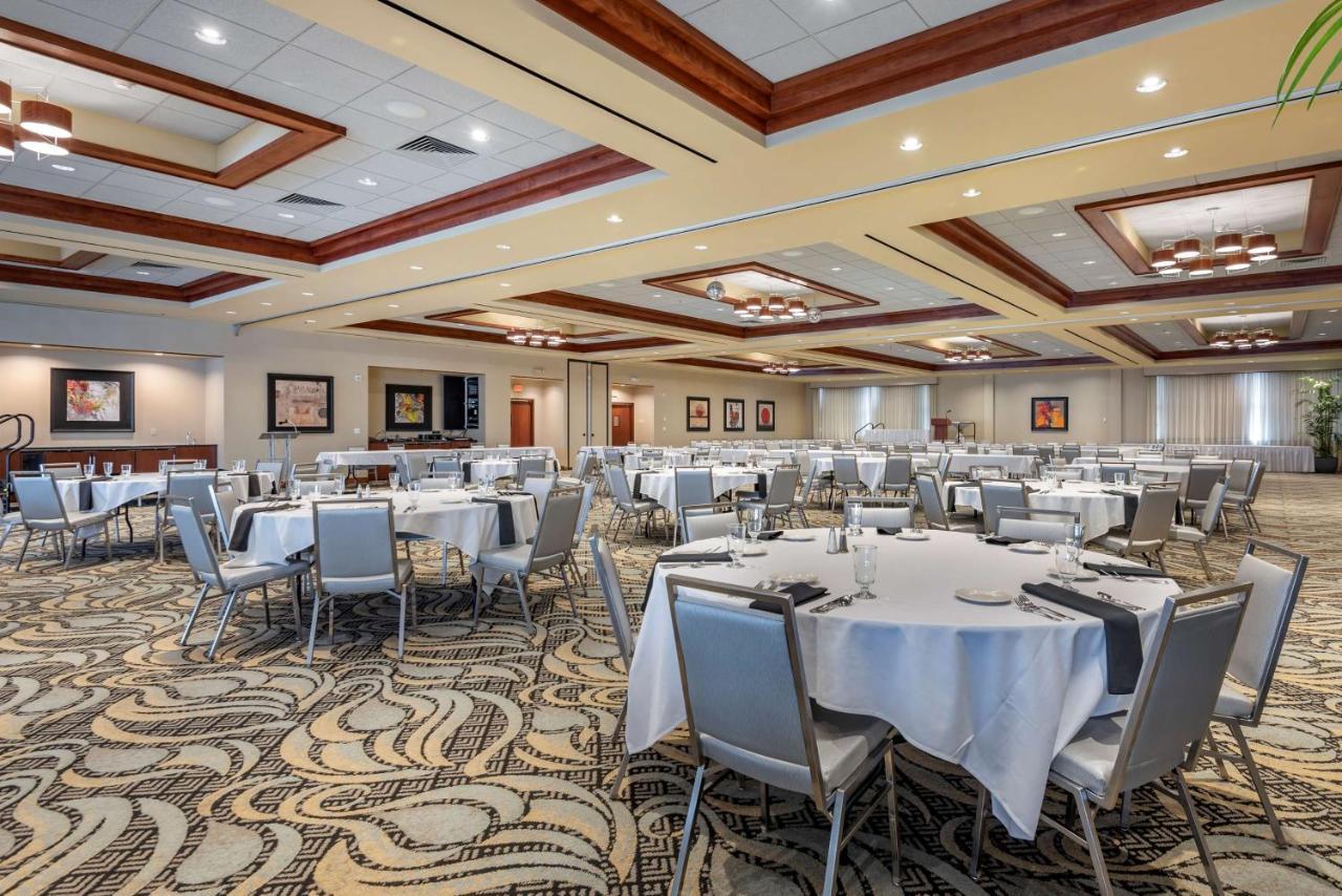 Best Western Plus Oswego Hotel And Conference Center Buitenkant foto