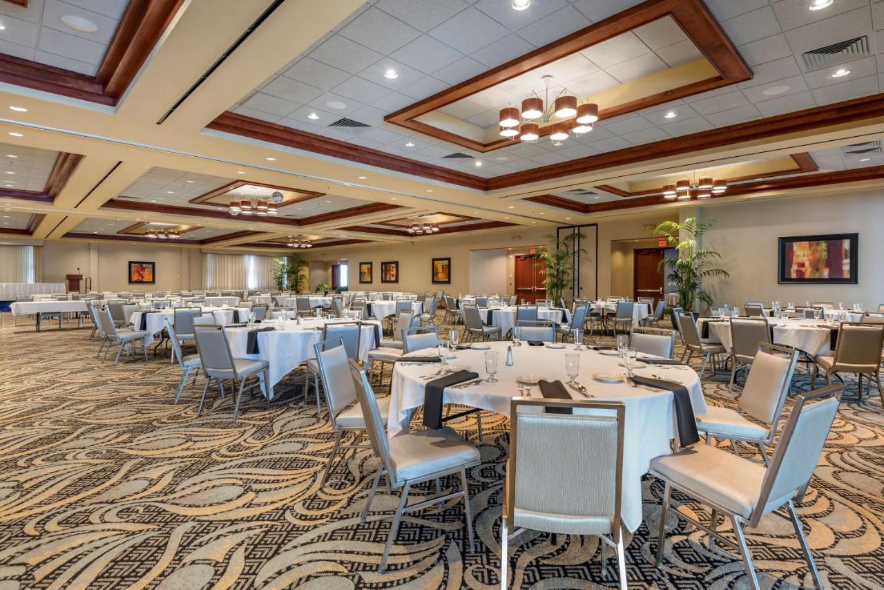 Best Western Plus Oswego Hotel And Conference Center Buitenkant foto