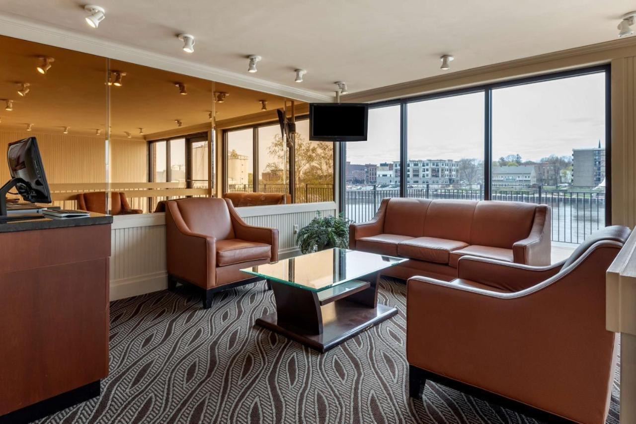 Best Western Plus Oswego Hotel And Conference Center Buitenkant foto